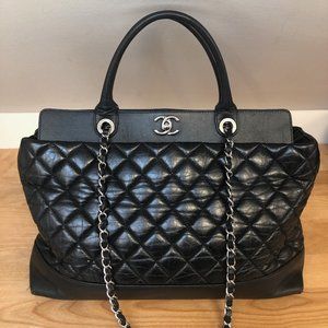 100% Authentic Chanel lambskin tote